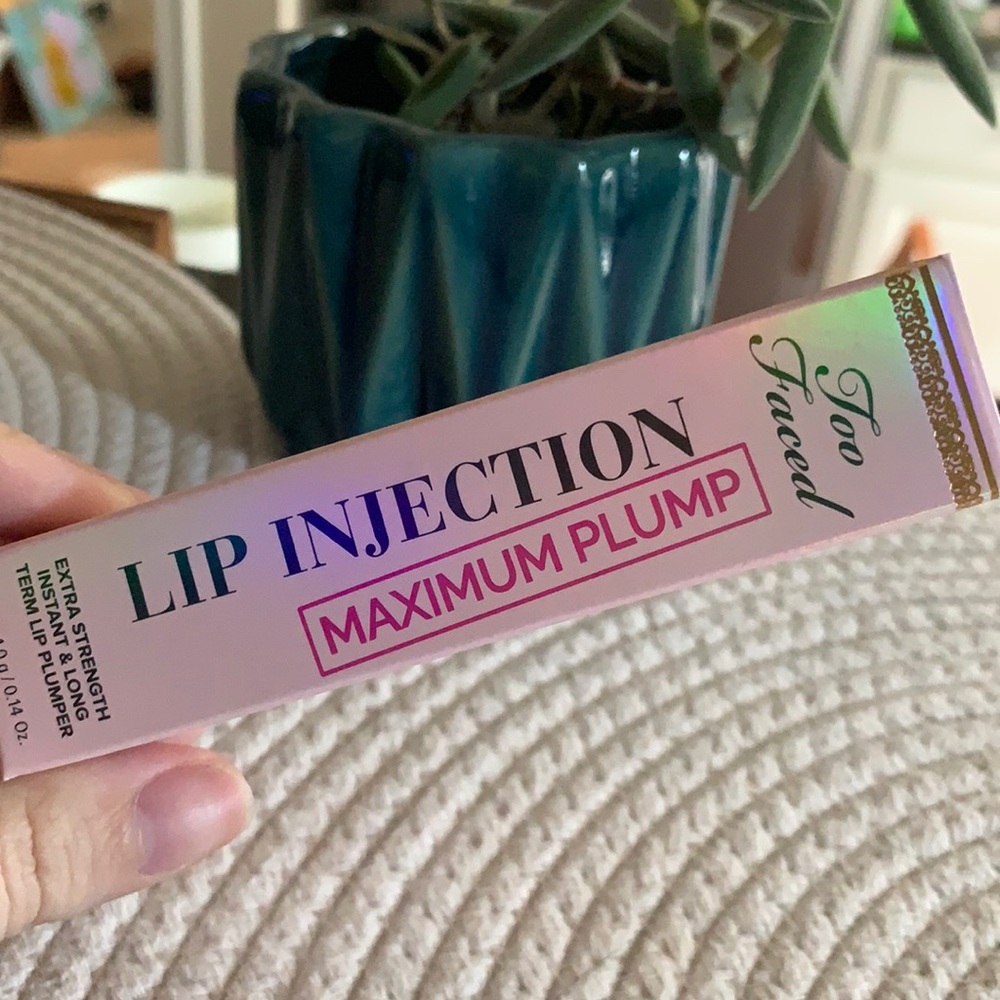 Too Faced Lip Injection Maximum Plump